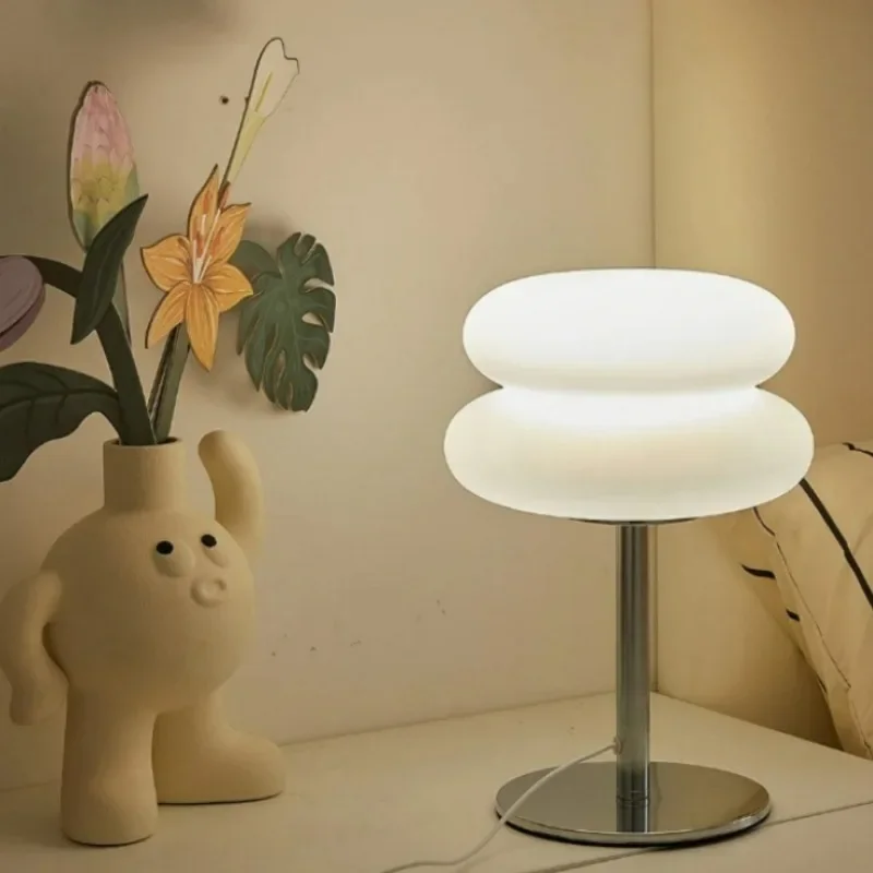 Креативная настольная лампа трехцветный приглушаемый светильник с USB разъемом