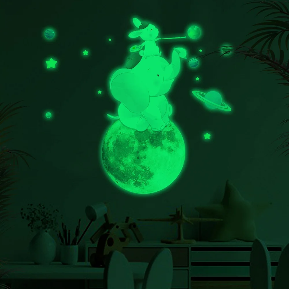 Светящиеся наклейки на стену с изображением слоненка и кролика из мультфильма