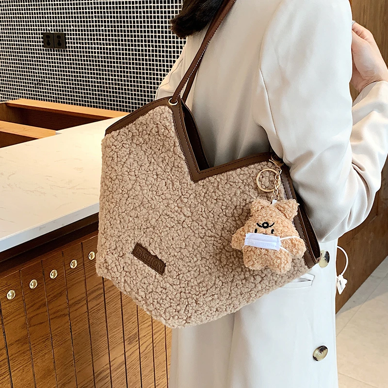 Купи High Capacity Tote Bag for Women 2022winter lambs wool Shopping Bag Large Travel Shoulder Messenger Bags Female Travel Handbag за 1,550 рублей в магазине AliExpress