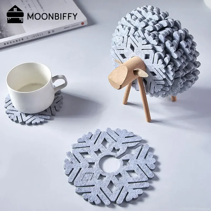 

New Christmas Elk Shape Drink Coasters Cup Pads Insulated Round Felt Cup Mats Creative Home Office Table Decor Art Crafts Gift