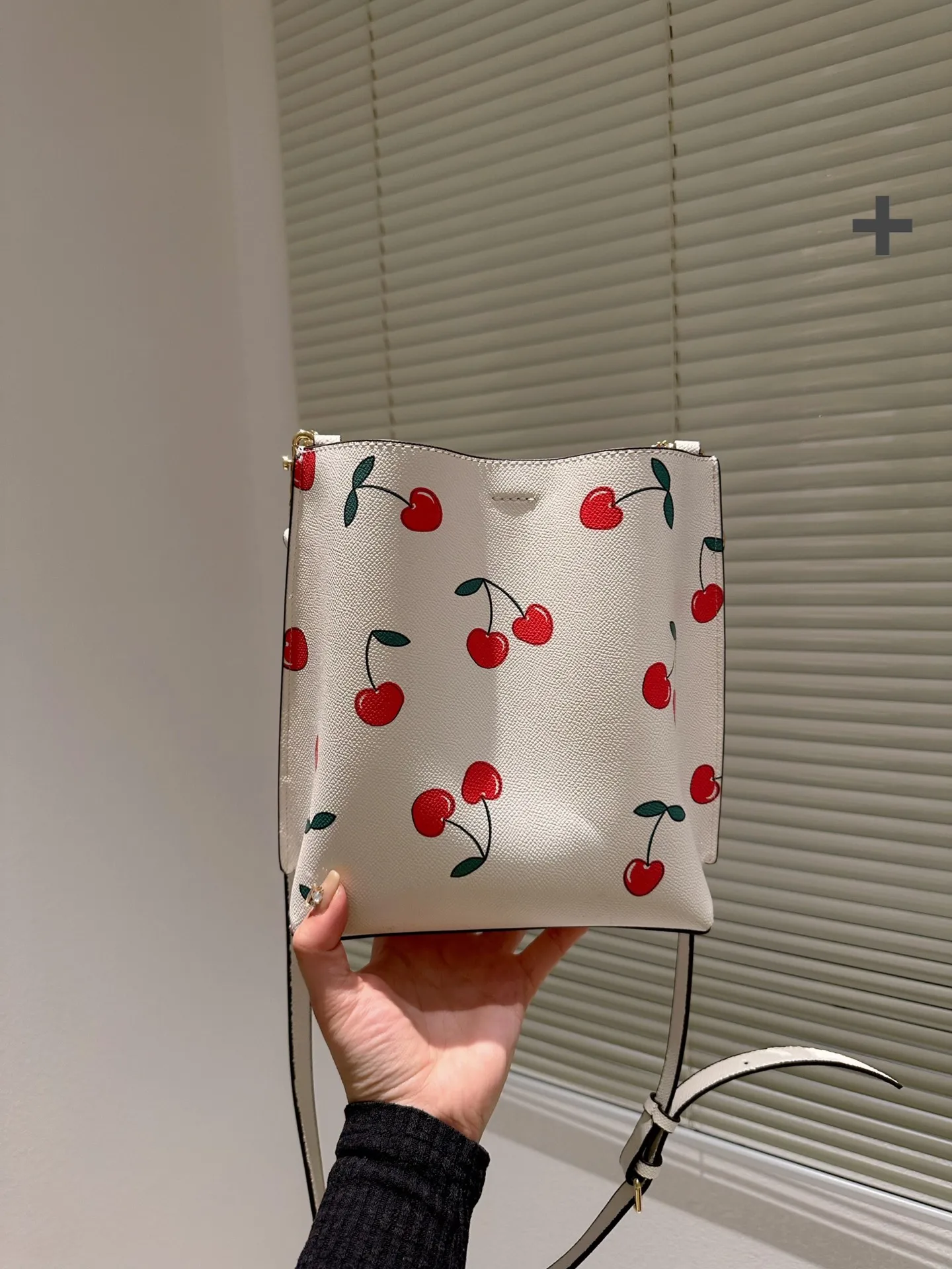 

Brand Women's Handbag Bucket hand Bill Shoulder Crossbody Bag Microfiber cowhide bucket Bag High quality Messenger bag