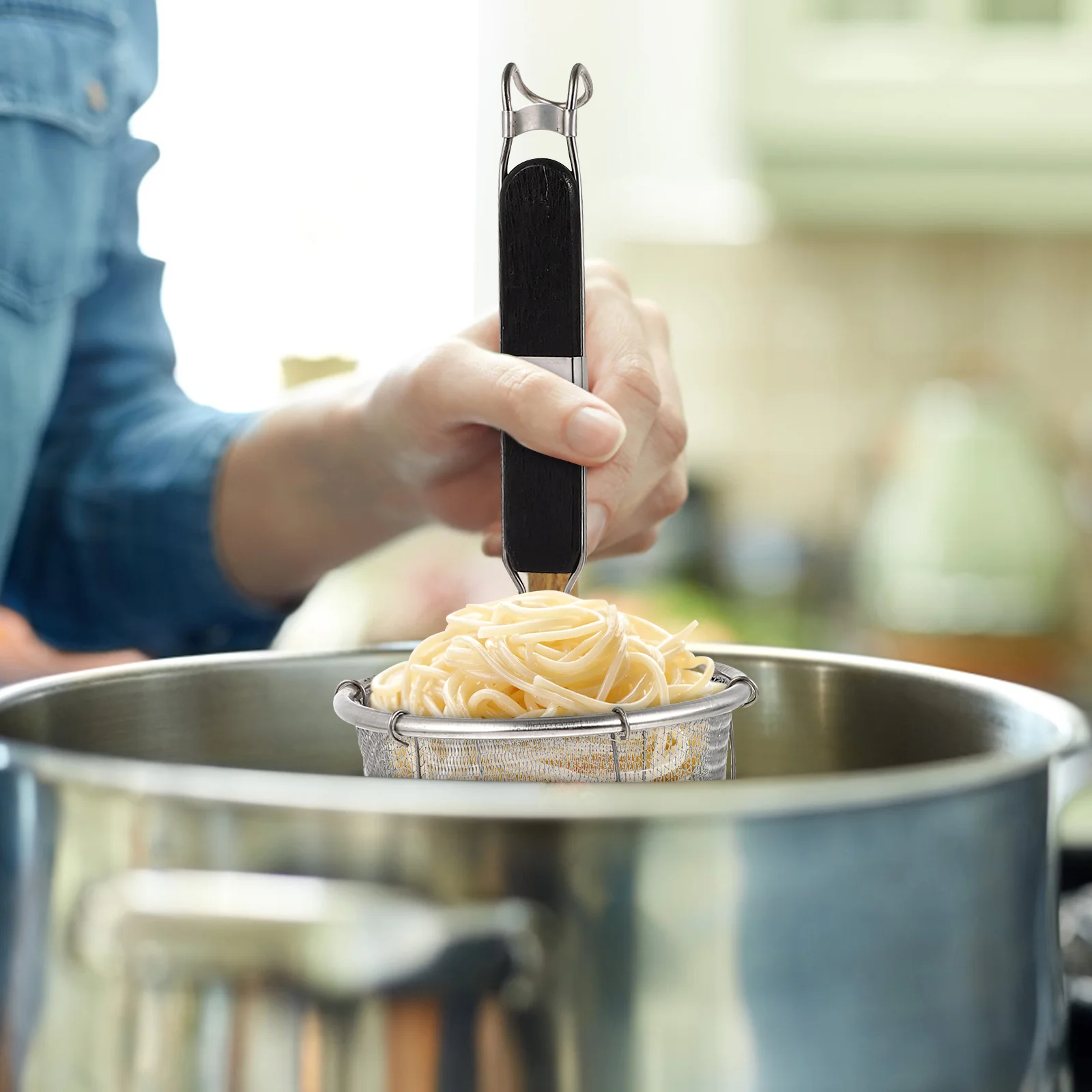 

- Perforated Stainless Steel Pasta Basket Mesh Spider Dumpling Noodle Strainer, Fine Mesh Skimmer Kitchen Fine Sieve Mesh