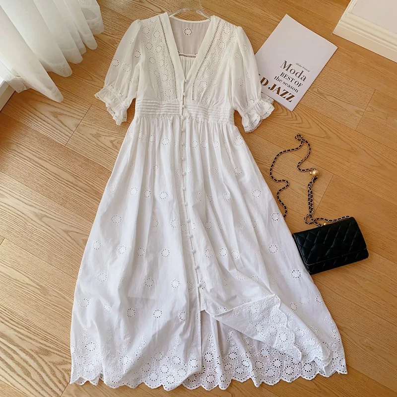 

Женское ажурное платье с вышивкой, белое Повседневное платье до середины икры на пуговицах с V-образным вырезом и коротким рукавом, лето 2023