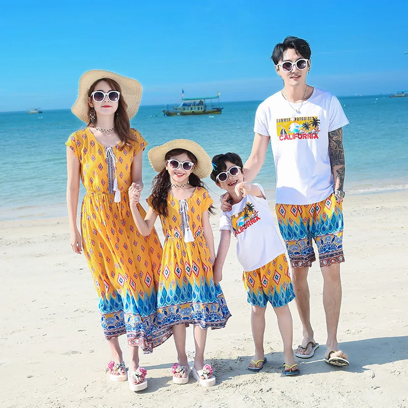 

Summer Beach Family Matching Outfits Mother Daughter Dresses Dad T-shirt & Shorts Holiday Seaside Couple Lovers Matching Outfit