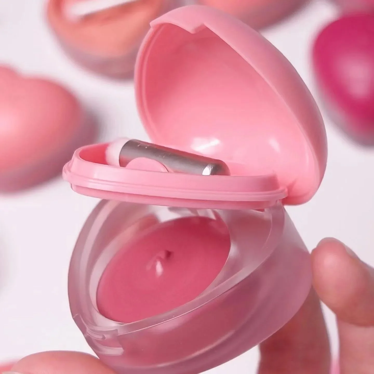 Губная помада в ассортименте