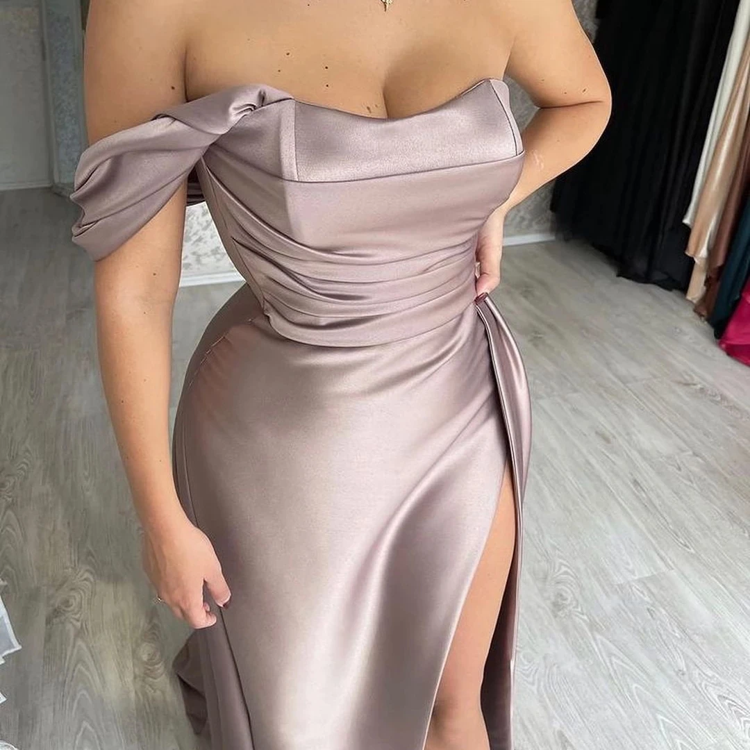 Соблазнительные платья-футляры для выпускного вечера с открытыми плечами и