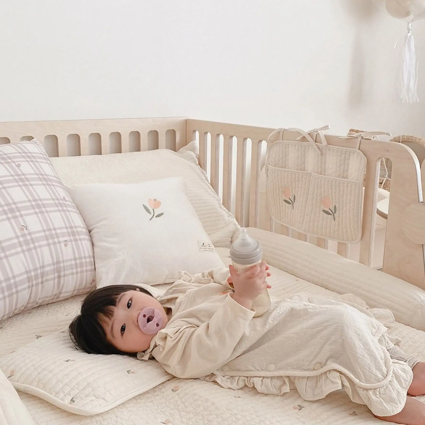 Baby Crib Storage Hanging Bag Baby Bottle Bag Diaper Feeding Hanging Bag Portable Bedside Cotton Fabric Mummy Bags Hot Sale