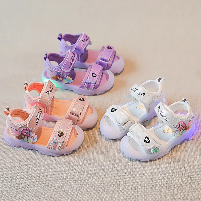 

Children's Shoes 2022 Summer New Girls' Sandals Soft Bottom Flashing Light Children's Baotou Sandals Children's Shoes Trend