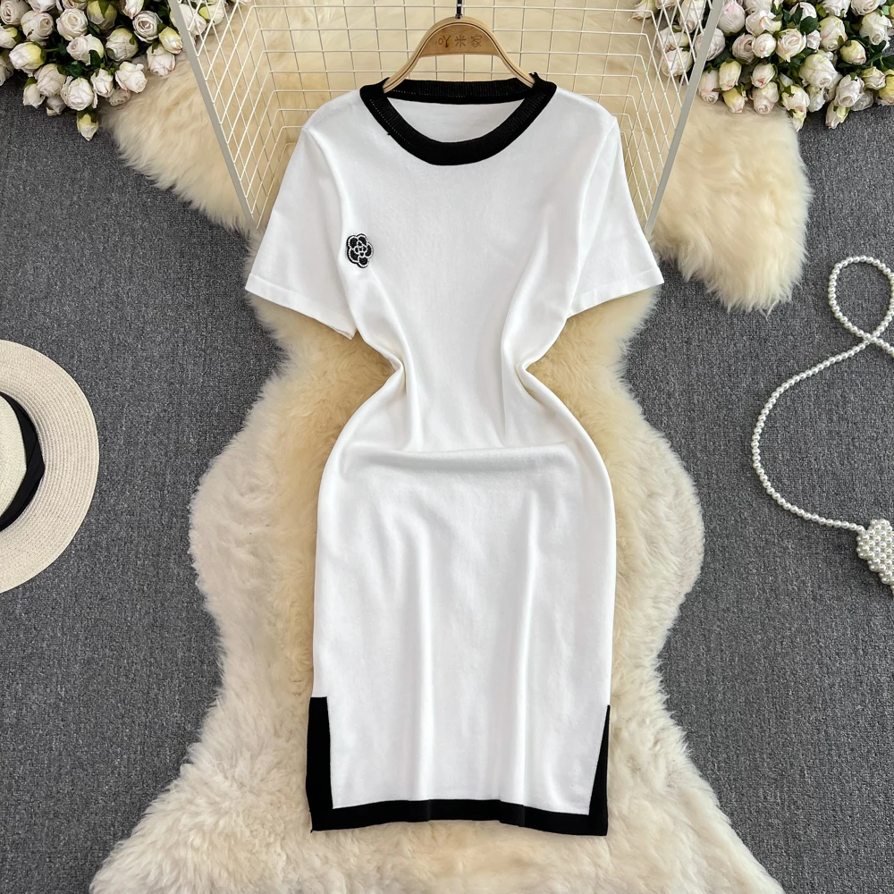 

Женское трикотажное платье с круглым вырезом и короткими рукавами