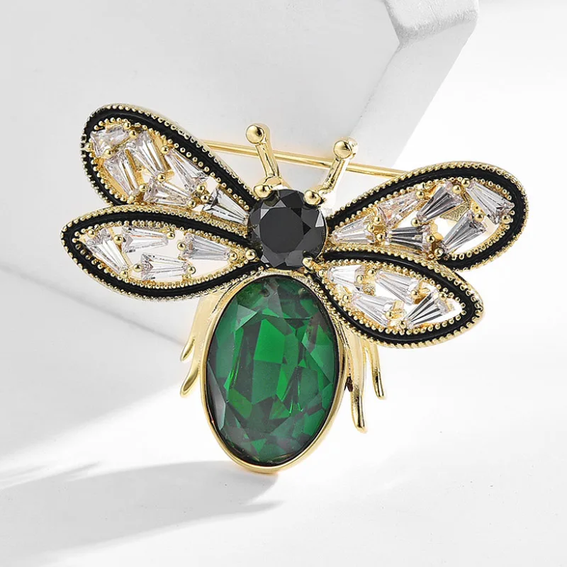 

Стандартная Европейская и американская модная титановая микро-инкрустированная цирконием класса ААА, брошь в виде пчелы с зеленым кристаллом, роскошная брошь в стиле ретро