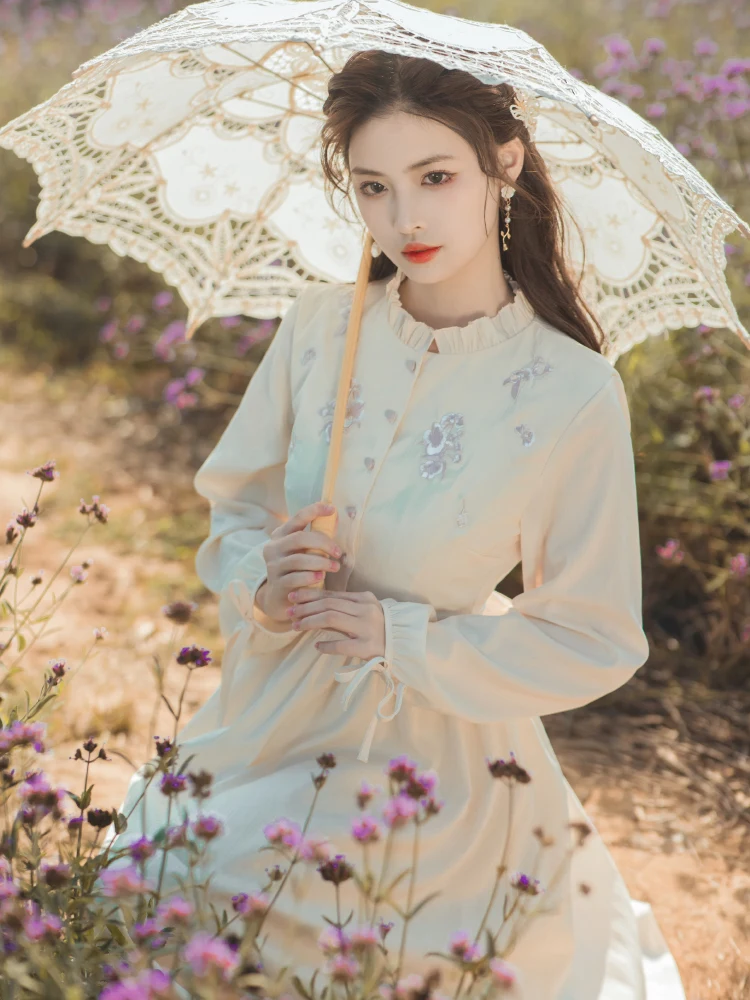 

Женское шифоновое платье-миди с рукавами-фонариками и вышивкой