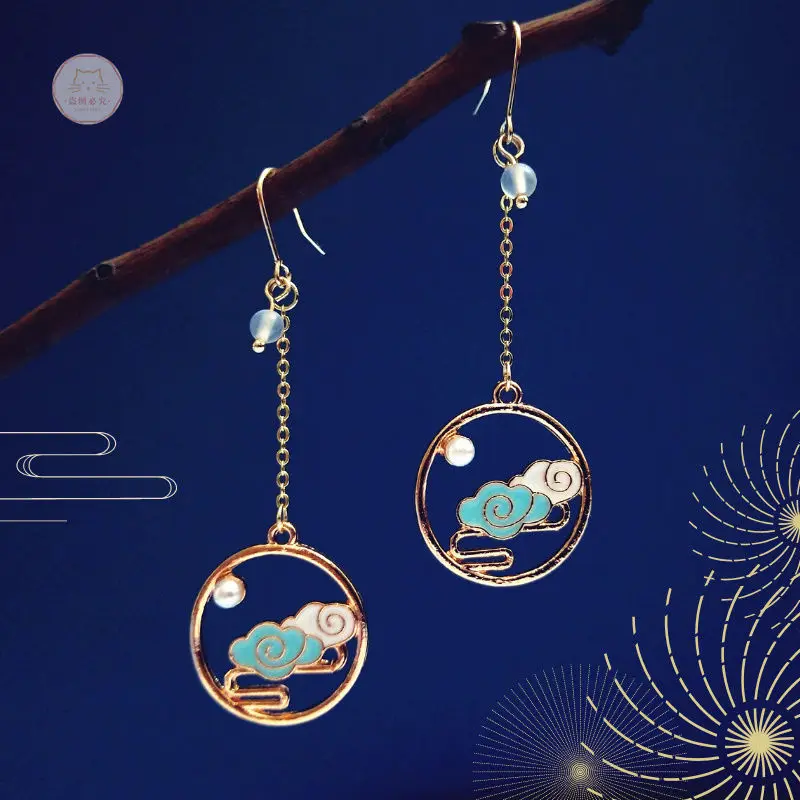 Женские серьги-гвоздики из сплава серебристого цвета |