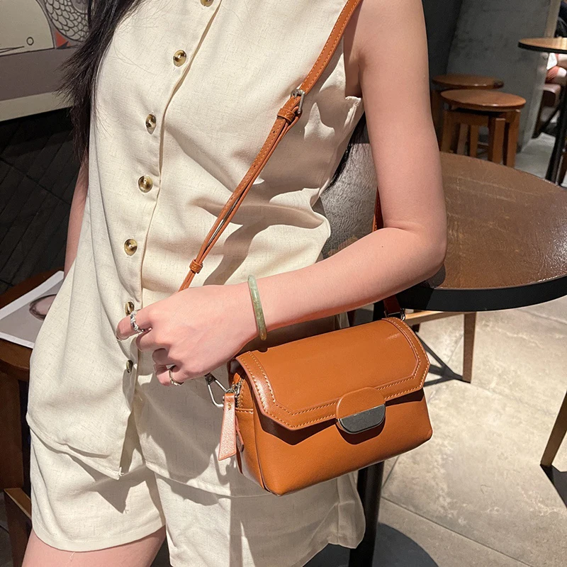 Кожаная женская сумка модная универсальная маленькая квадратная новинка 2024