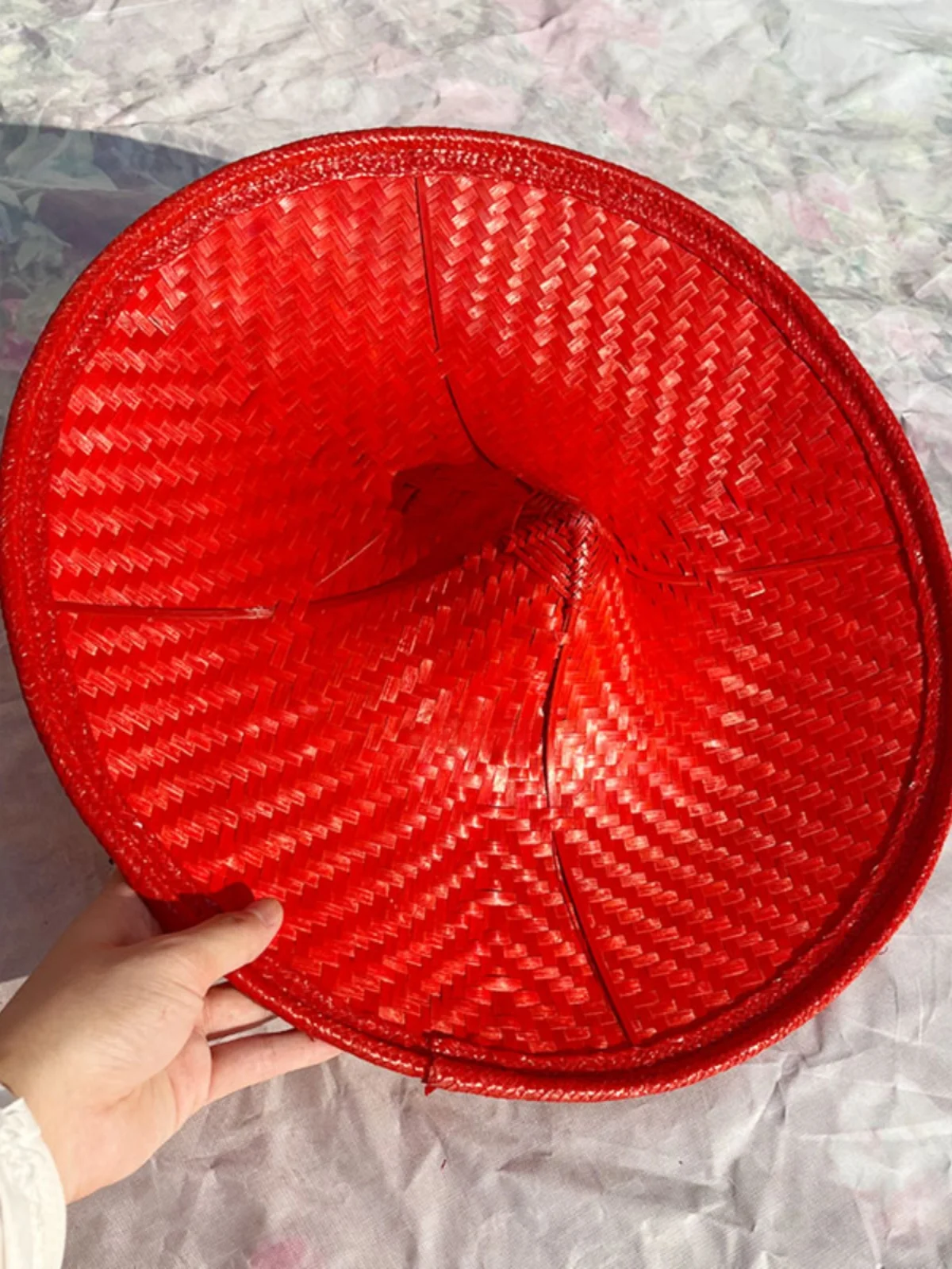 Круглая Панама красного и серебряного цвета с цветочной талией Бамбуковая