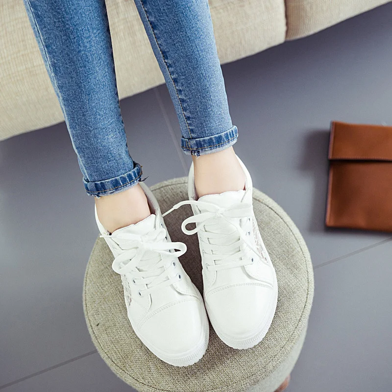 Женские кроссовки на скрытой танкетке Белые Повседневные туфли высокой