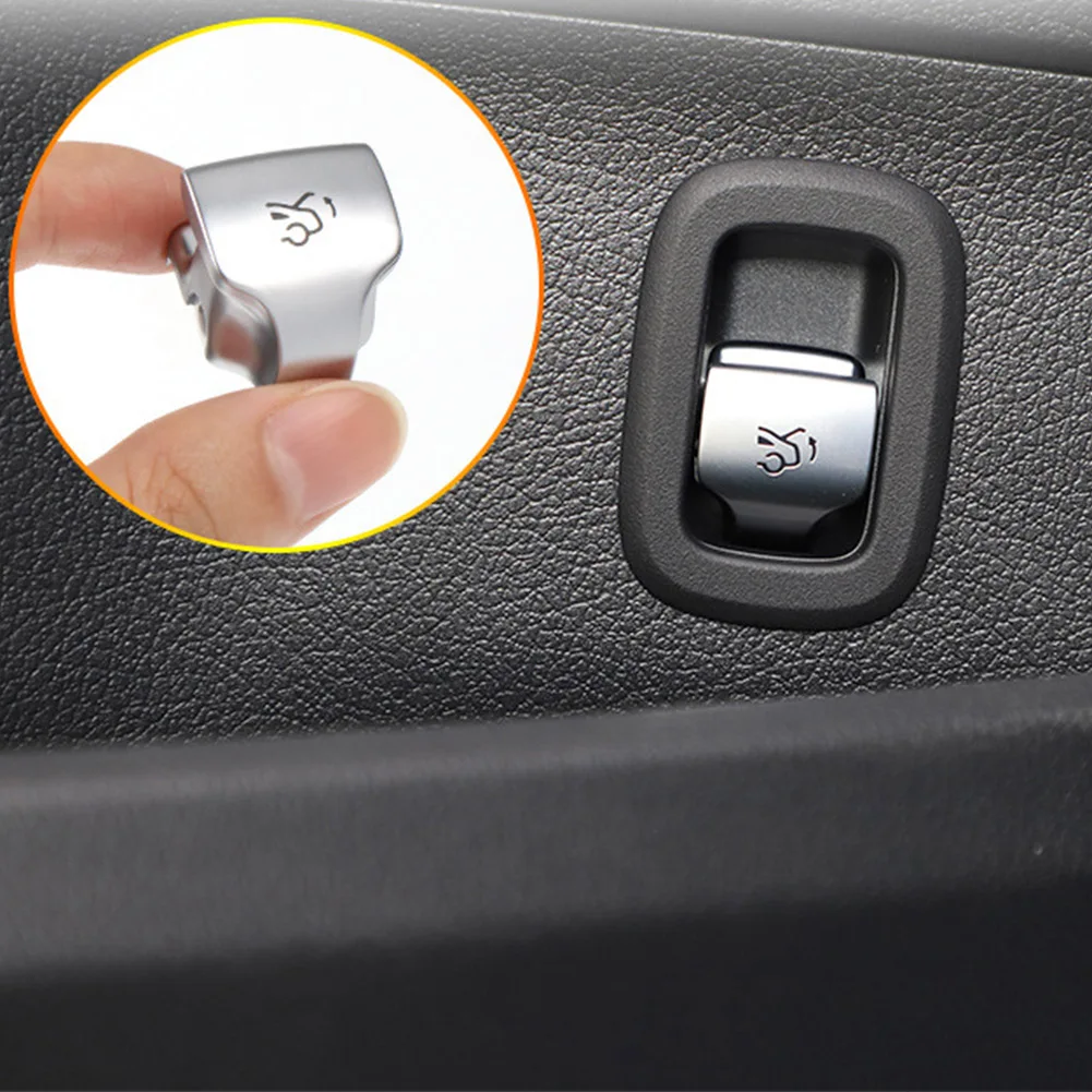Фото Замена кнопки открывания багажника для Mercedes-Benz W205 E-класса, W213 S-класса, W222, V222, X222, W238 (номера деталей: 2229051604, 2229052303) №3