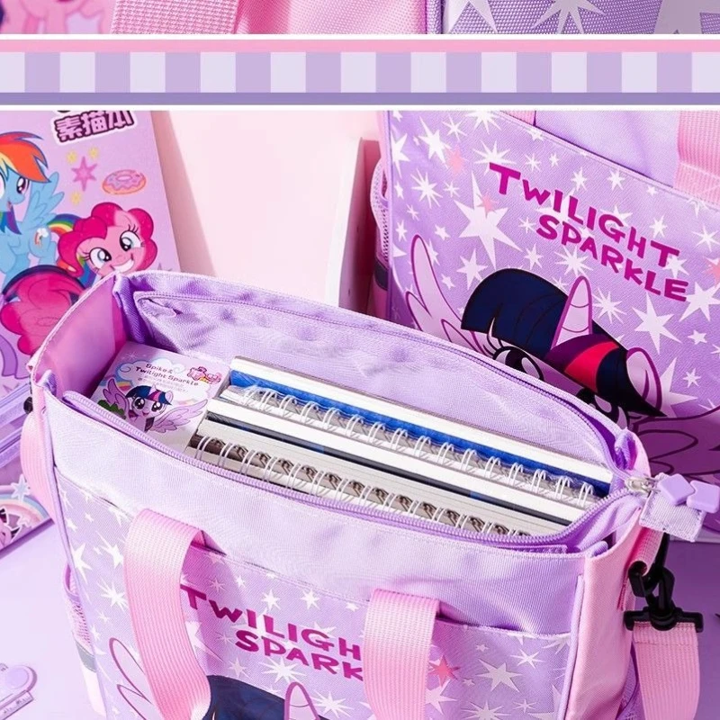 Фото Сумка для хранения My Little Pony с милым мультяшным рисунком для девочек, фиолетовая, большая вместимость, 35×29 см, портативная сумка-клатч, сумка для хранения косметики и инструментов для макияжа №3