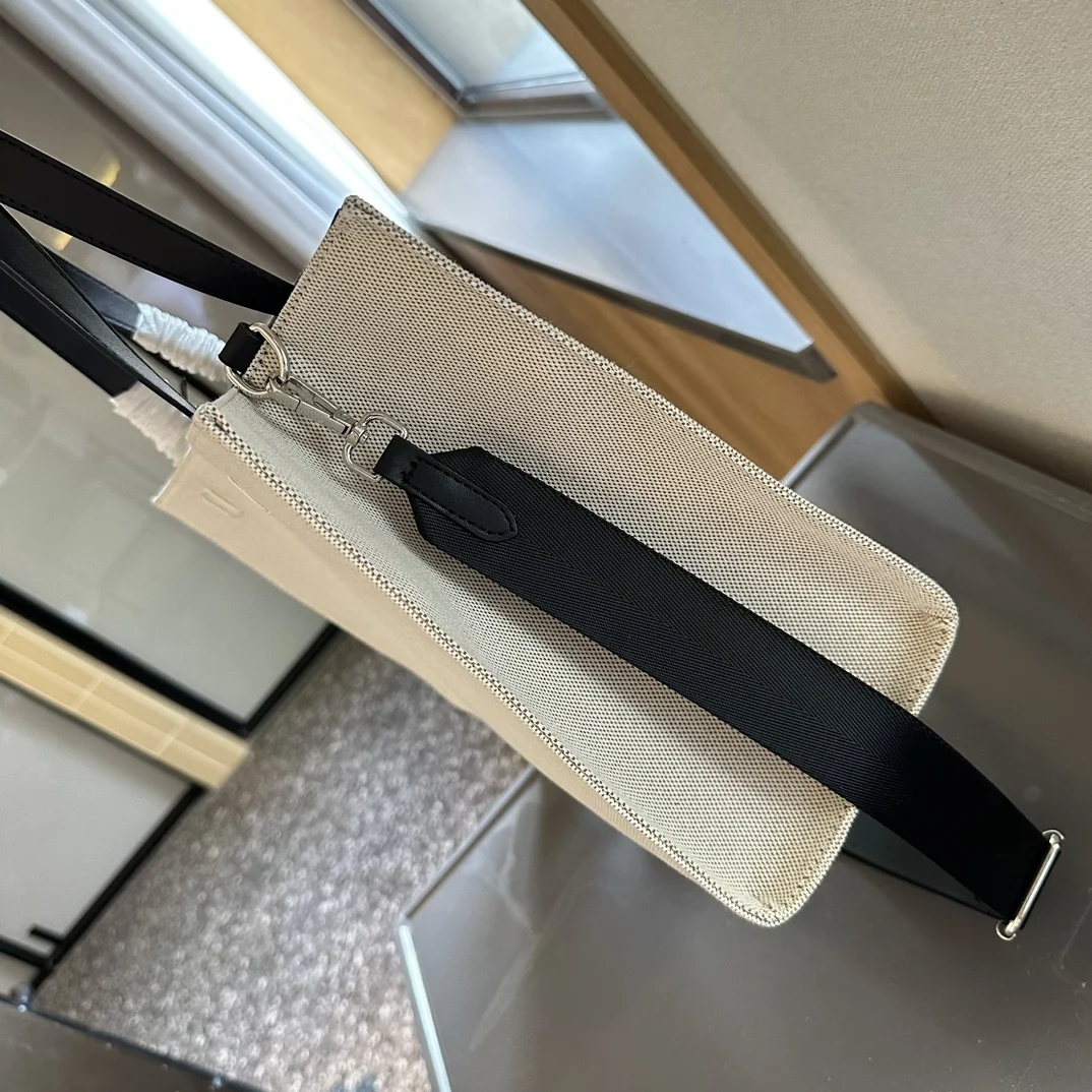 в стиле GIVENCHY Сумка на плечо