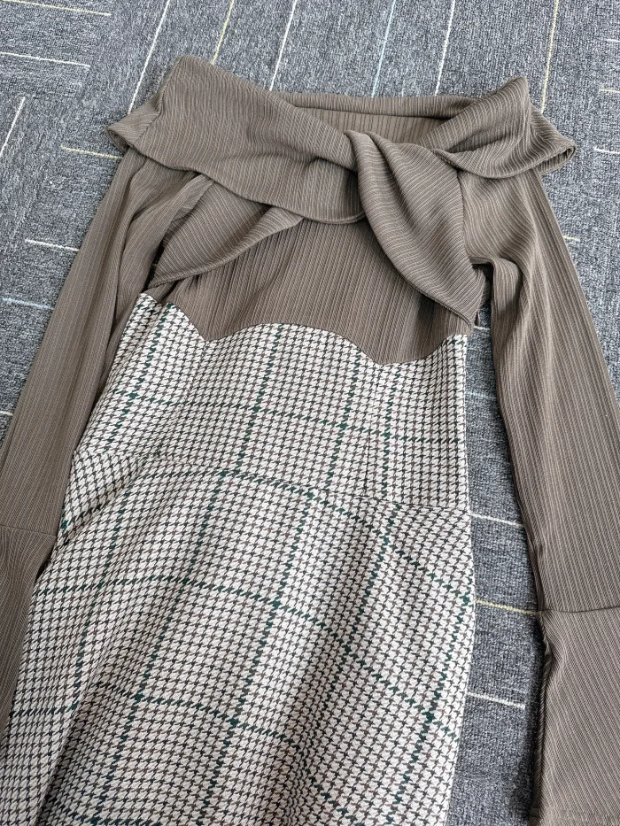 Элегантное клетчатое платье с открытыми плечами и длинными рукавами женское