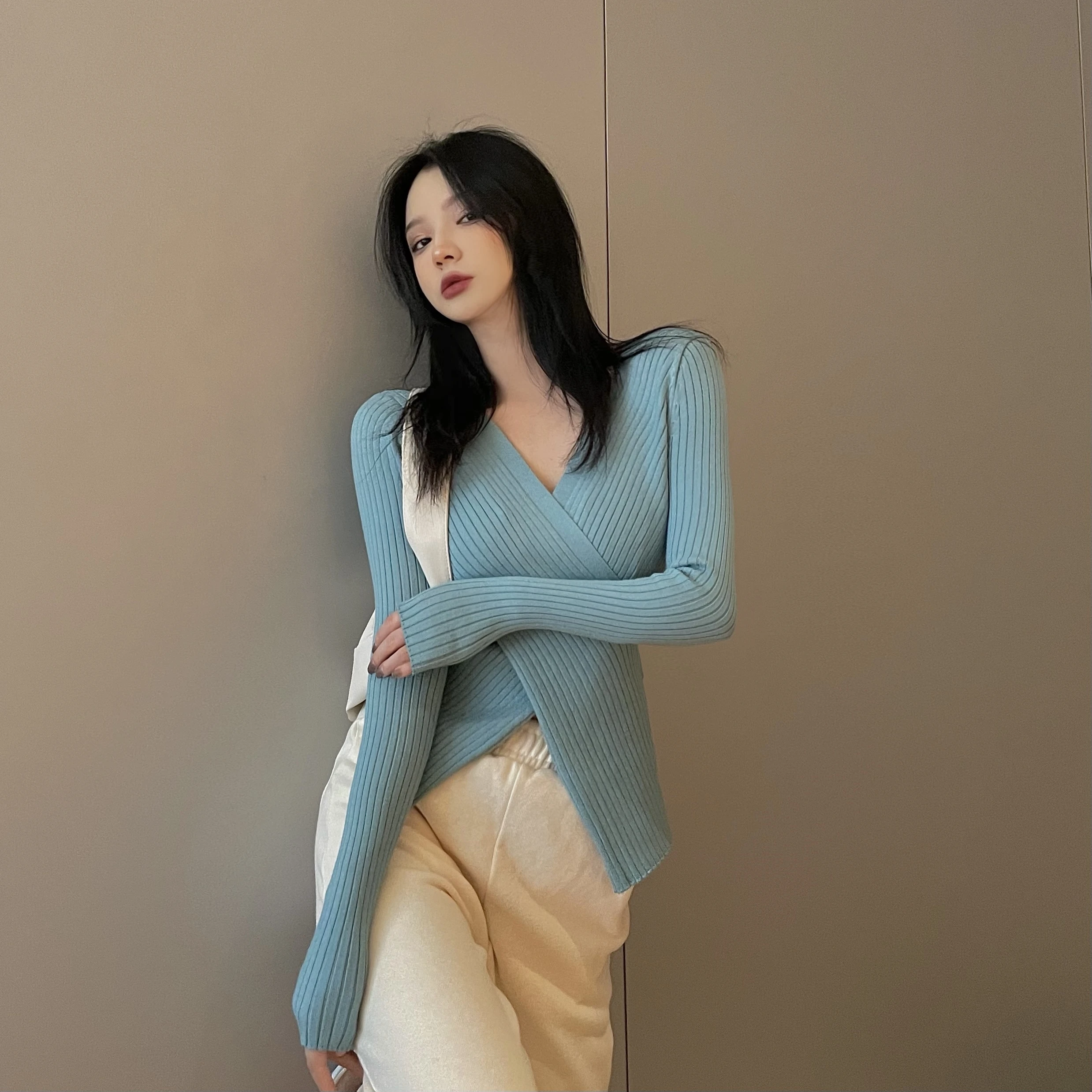 

Women's V-Neck Turtleneck Solid Color Knit Sweater