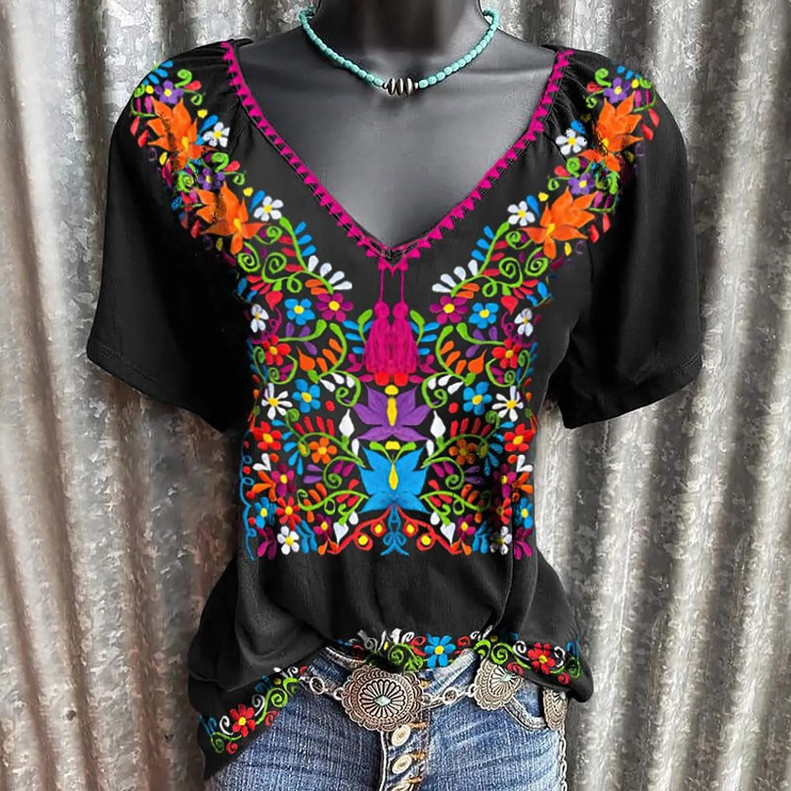 

Женская футболка с коротким рукавом и V-образным вырезом