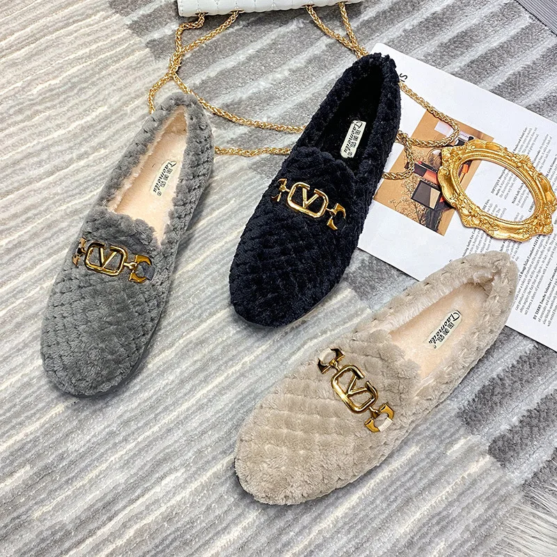 Fashion Metal Buckle Chain Design Plush Shoes Women Winter Outdoor Cotton Shoes Korean Style Faux Fur Platform Large Women Shoes