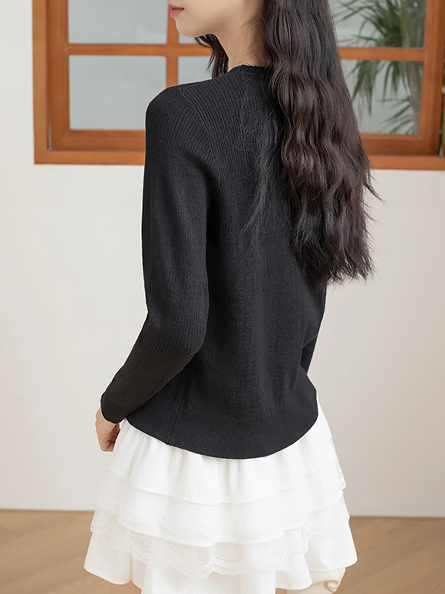 Черный вязаный кардиган с v-образным вырезом для женщин осень и зима 2024 новинка