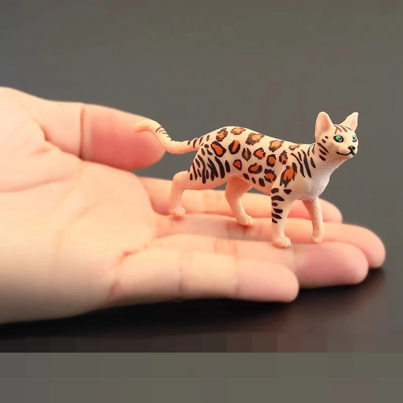 

Модель бенгальского кота из ПВХ