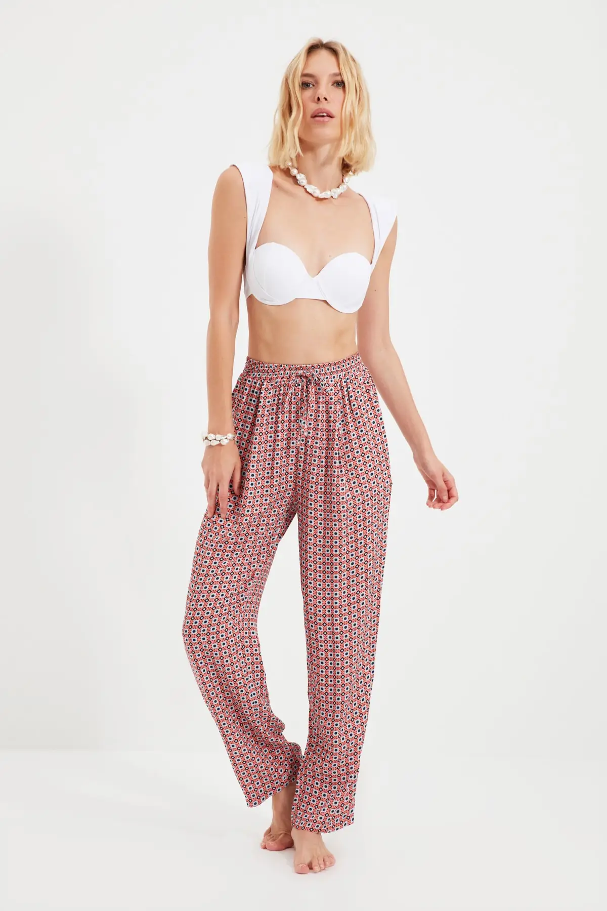 

Trendyol Ethnic Pattern Woven Pants TBESS21PL0690