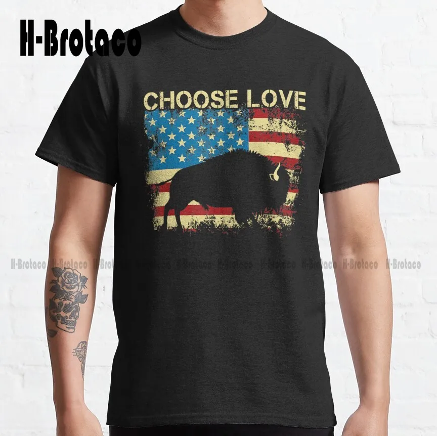 

Классическая футболка с надписью «Love Pray For B»