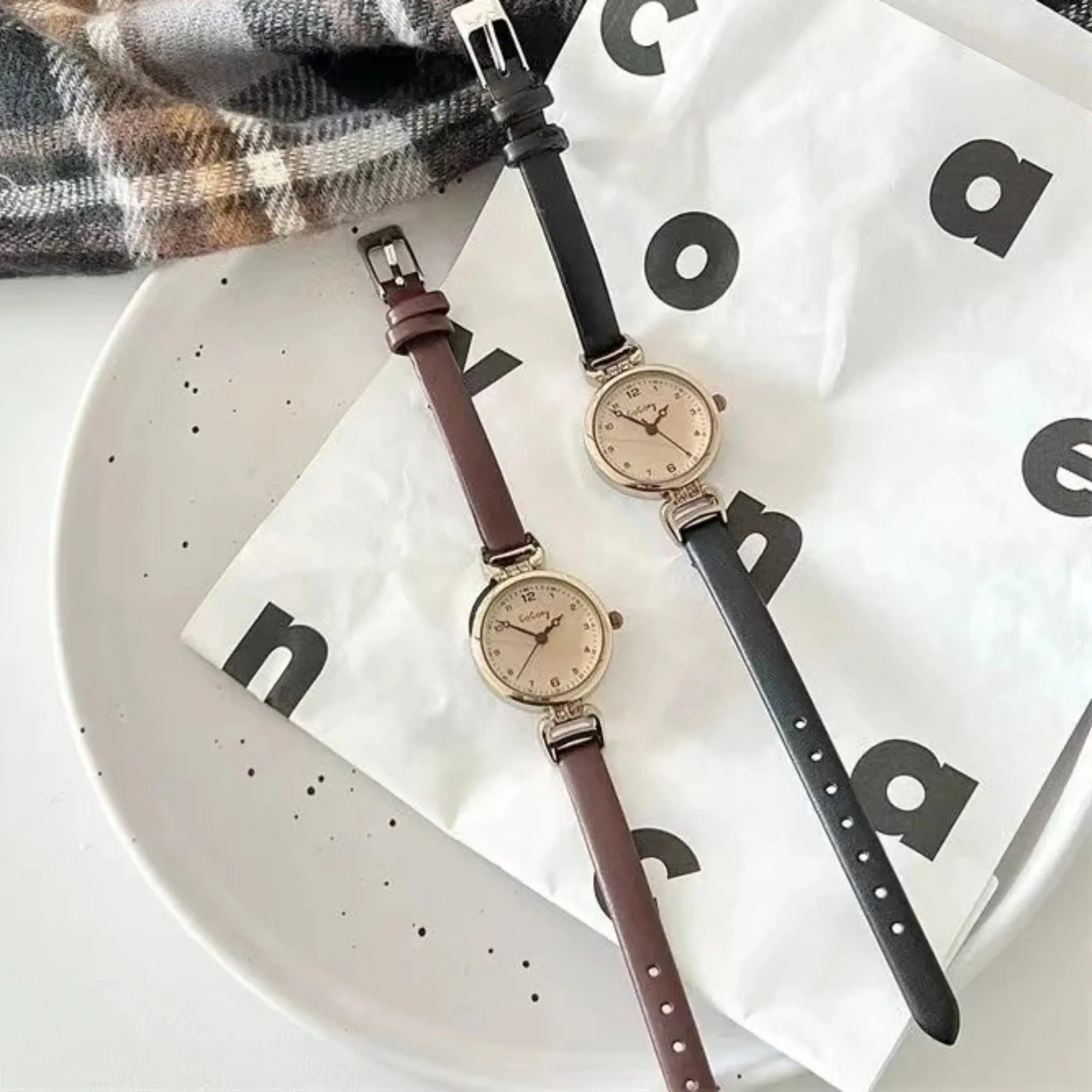 Часы наручные женские кварцевые с кожаным ремешком люксовые простые подарок для