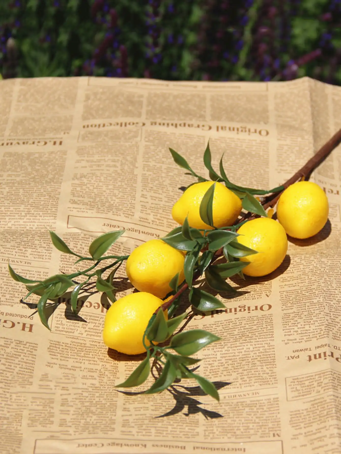 

Искусственная веточка лимона