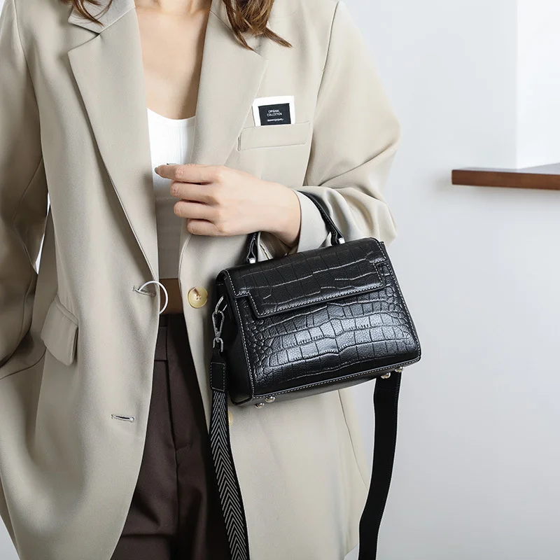 

new Design top layer cowhide fashion versatile women's Single Shoulder Messenger Bag Large Capacity portable Crossbody Bags