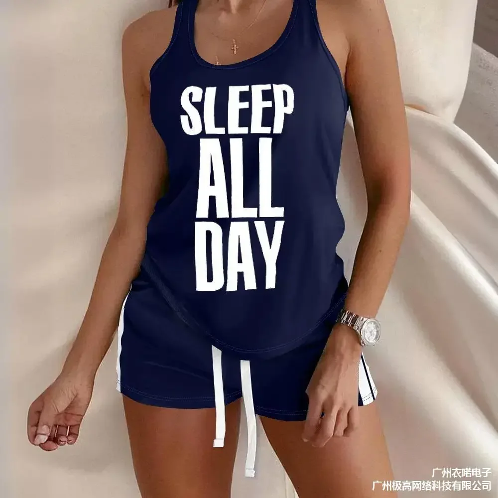 Комплект из топа и брюк с буквенным принтом. Свободный короткий пуловер без