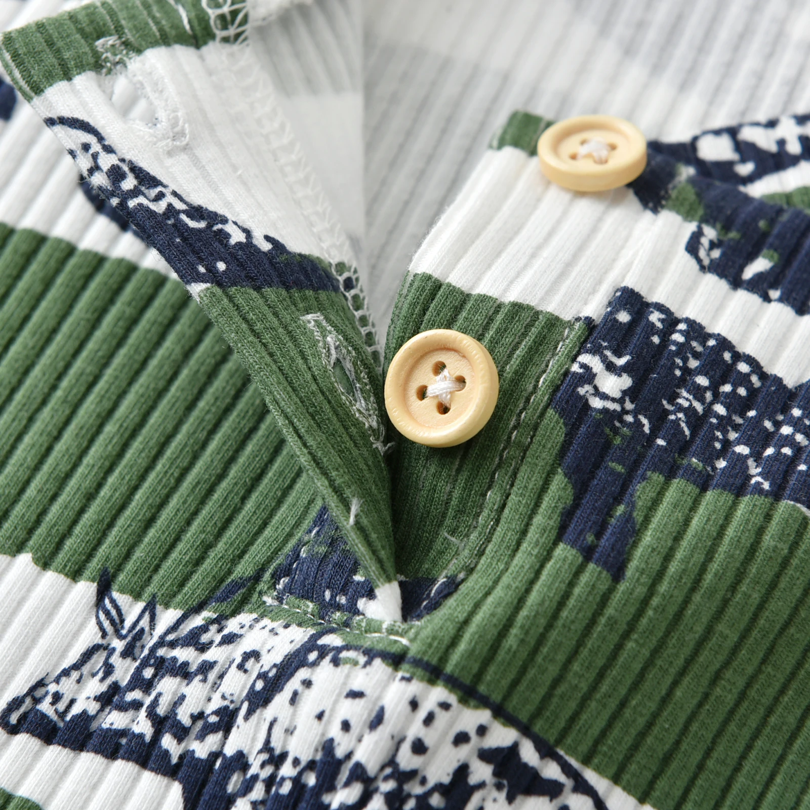 Трикотажный комплект одежды с длинным рукавом V-образным вырезом и брюками