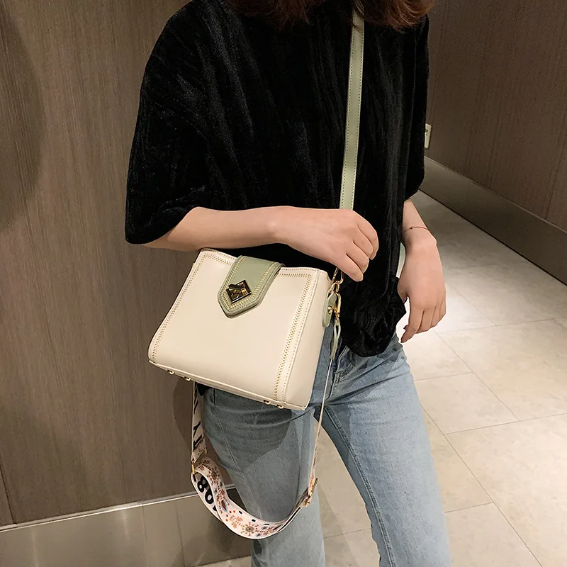 Fashion Women Bucket Bag Small Crossbody Bags 2022 Summer Wide Strap Ladies Messenger Bag Lady Travel Handbags Bolsa Feminina