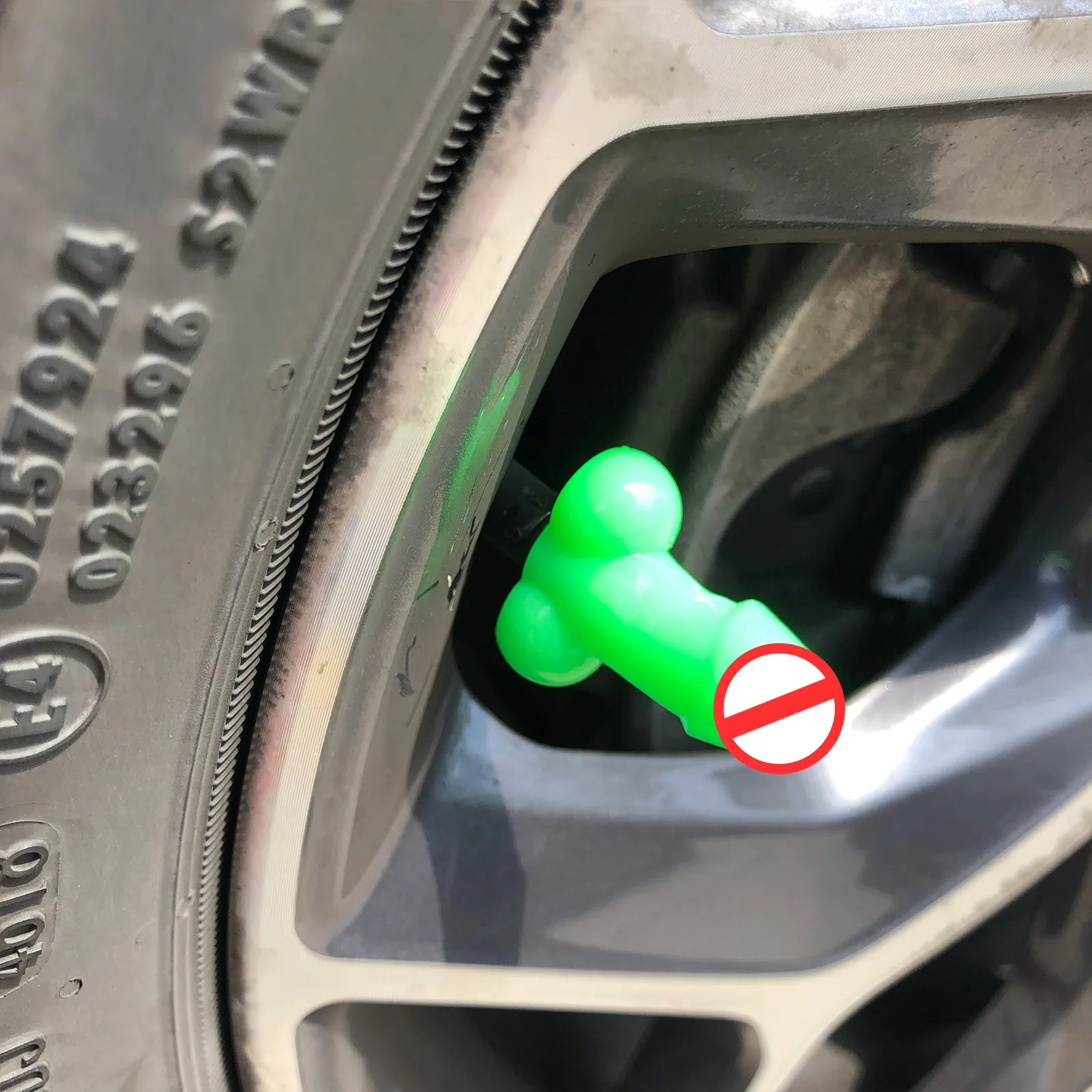 

Автомобильная задняя крышка стержня клапана автомобильной клапанной шины, комплект колпачков клапана светящейся шины, универсальные колп...