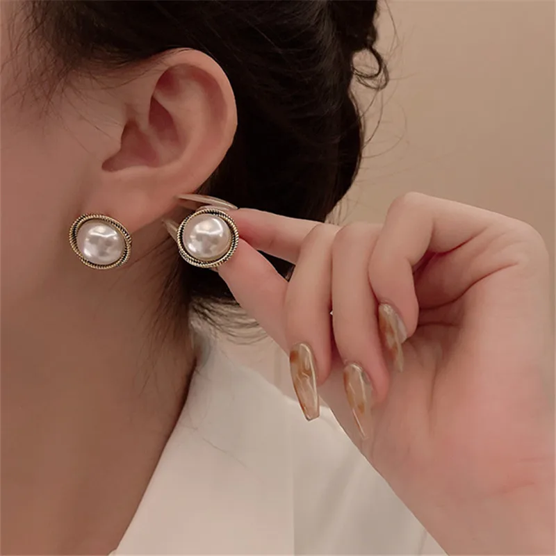 

Vintage Ins 2022 Korean Design Elegant Pearl Bead Stud Earrings For Women Girls Party Wedding Jewelry Gift e122