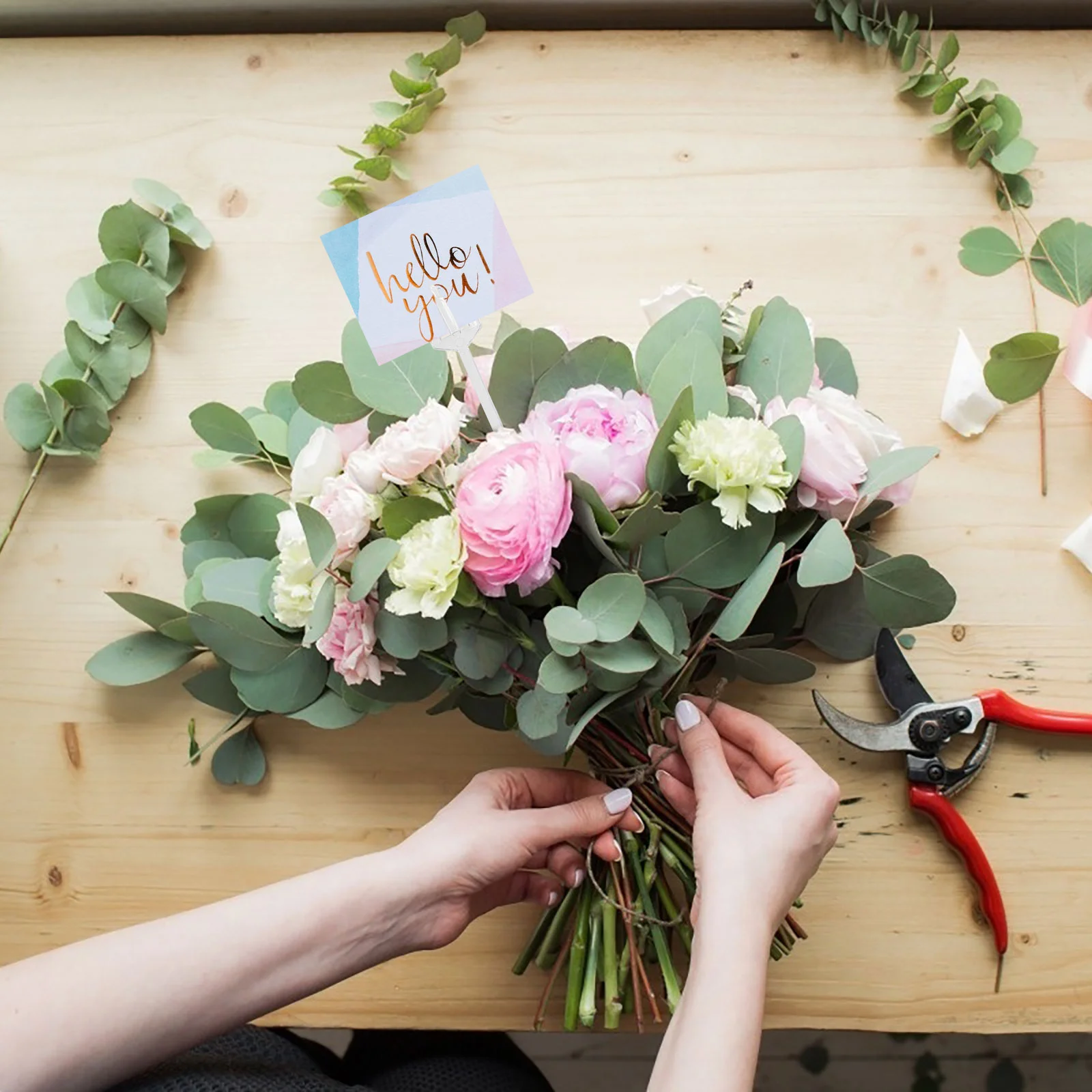 Рисунок 5 - Бумажные держатели для цветов