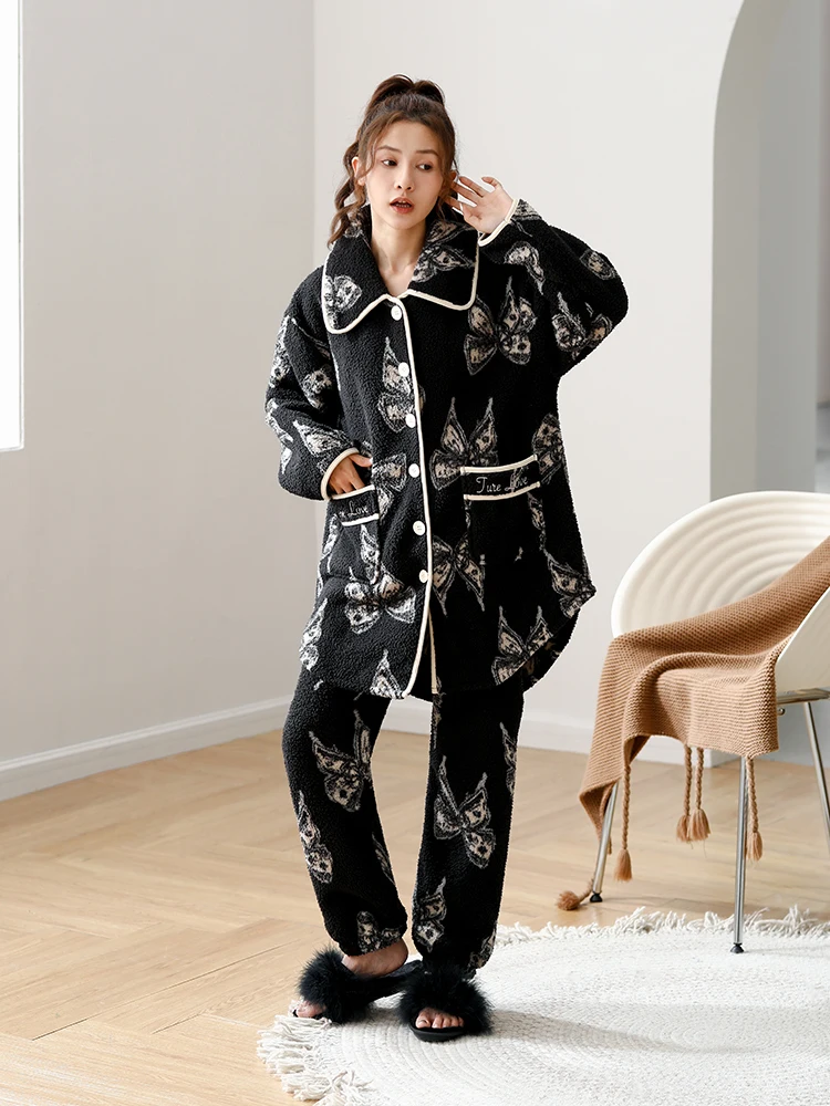 Прекрасная зимняя ночная рубашка женская теплая бархатная пижама с облаками