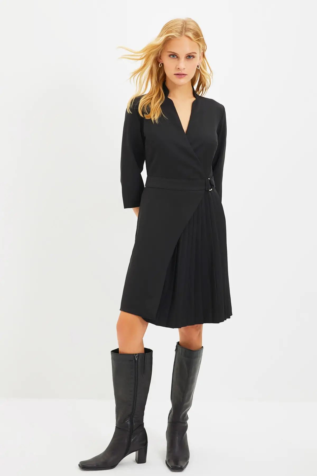 

Trendyol Piliseli Dress TWOAW22EL0476