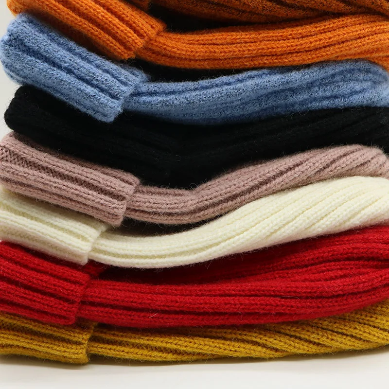 

Вязаная зимняя шапка для мужчин и женщин, универсальная теплая шерстяная шапка для влюбленных, ветрозащитная и защищенная от холода шапка, ...