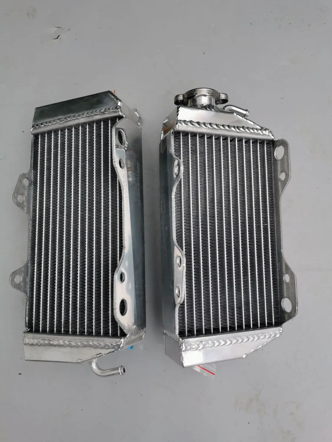 

Для Honda CRF450R CRF 450R 2002-2004 годов алюминиевый радиатор, охладитель охлаждающей жидкости 2002 2003 2004