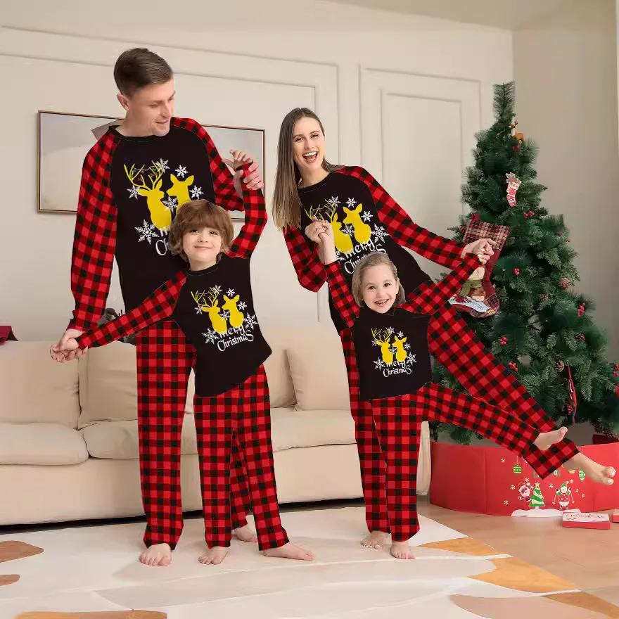 Рождественский семейный наряд 2024 рождественский с золотым палевым принтом