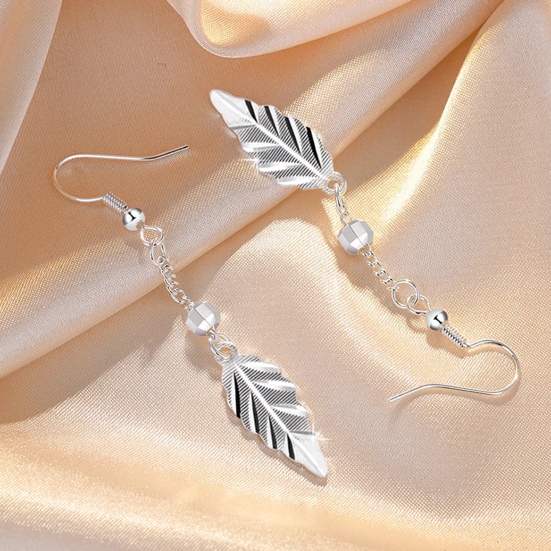 

Personality vintage leaf ear hook 2023 new circular temperament mid-length earrings for women's fashion jewelry gift