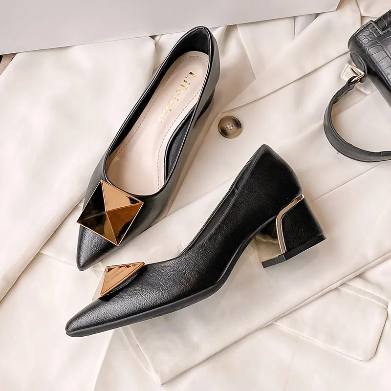 Women Pointed Toe Pumps Slip on Loafers Office Lady Shoes 5cm Med Heel Microfiber Leather Gold Square Chain Soft Femle Soles D75