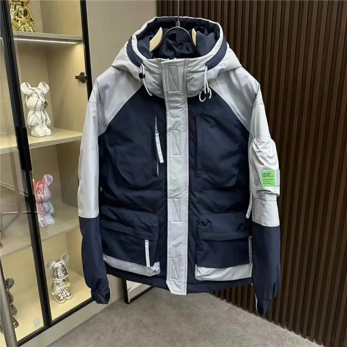 Рисунок 2 - Мужская куртка с капюшоном и длинным рукавом