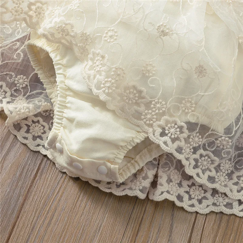 Ромпер для маленьких девочек без рукавов с кружевной вставкой, узором цветов и сладким стилем с бантиком - летняя одежда для праздников и дня рождения.