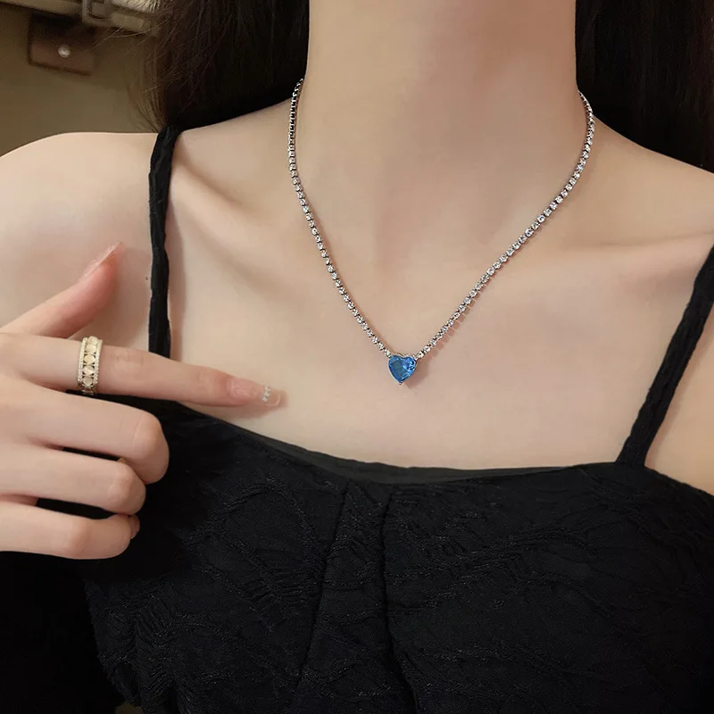 

Jewelry Luxurious, Small And High-end Design, Super Shiny Blue Zircon Love Necklace, Female Ins, Delicate Rhinestone Collarbone