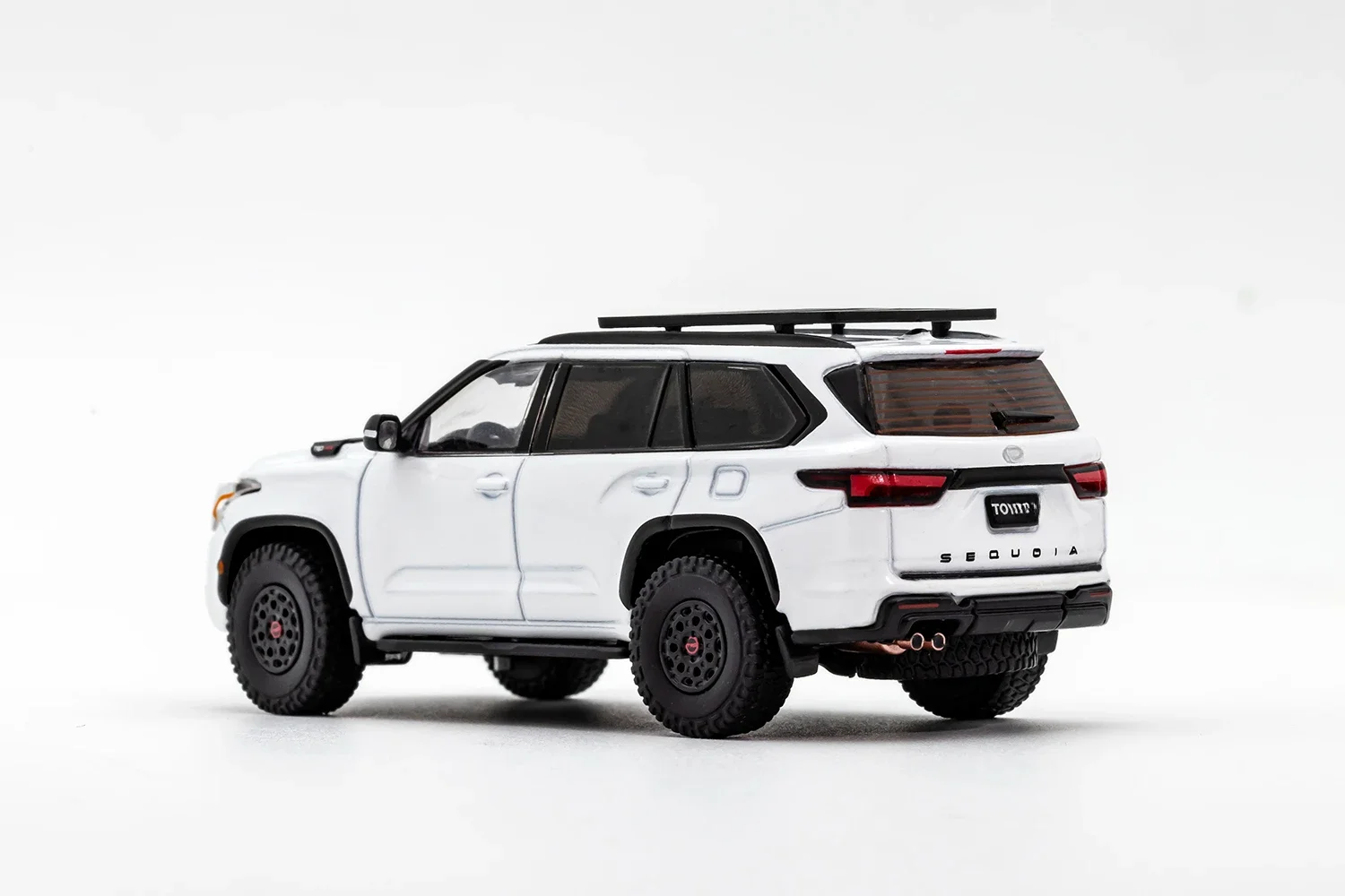 Модель автомобиля GCD 1:64 Sequoia White